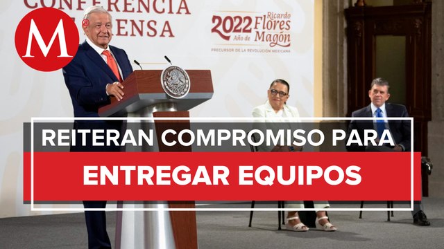 AMLO garantiza entrega de uniformes y equipos a trabajadores de Pemex