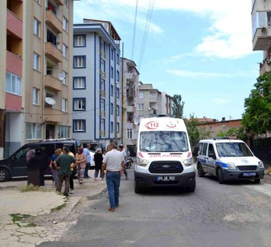 6 yaşındaki çocuk oyun oynarken 4. katın balkonundan düştü