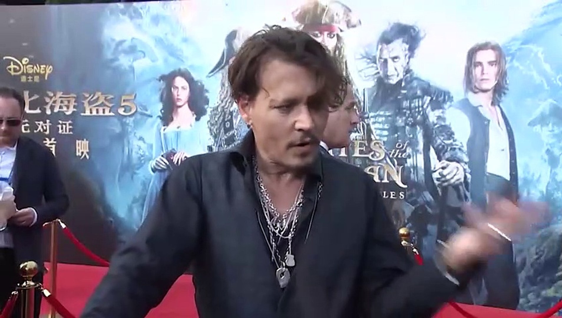 ⁣Stanford Professor HUMILIATES Himself Trying To Protect Amber Heard!