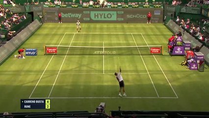 Halle - Carreno Busta élimine Rune