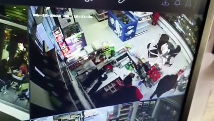 Vídeo mostra homens armados assaltando panificadora na tarde de domingo em Umuarama