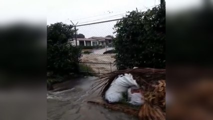 Las lluvias que azotan a Venezuela afectan la vialidad y a decenas de familias