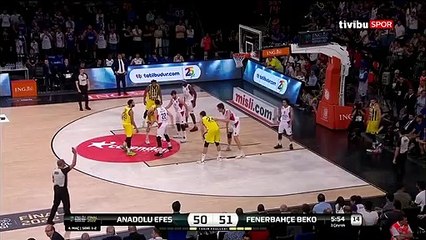 Le panier génial de Nando De Colo