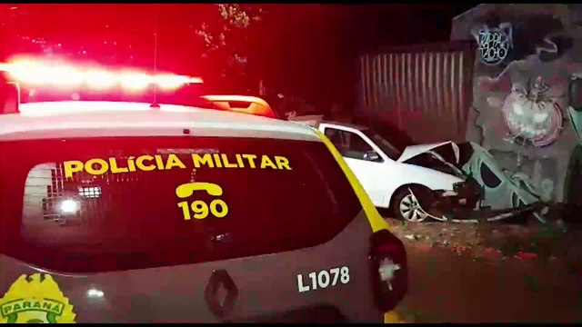 Batida entre veículos Gol é registrada na Rua Nereu Ramos