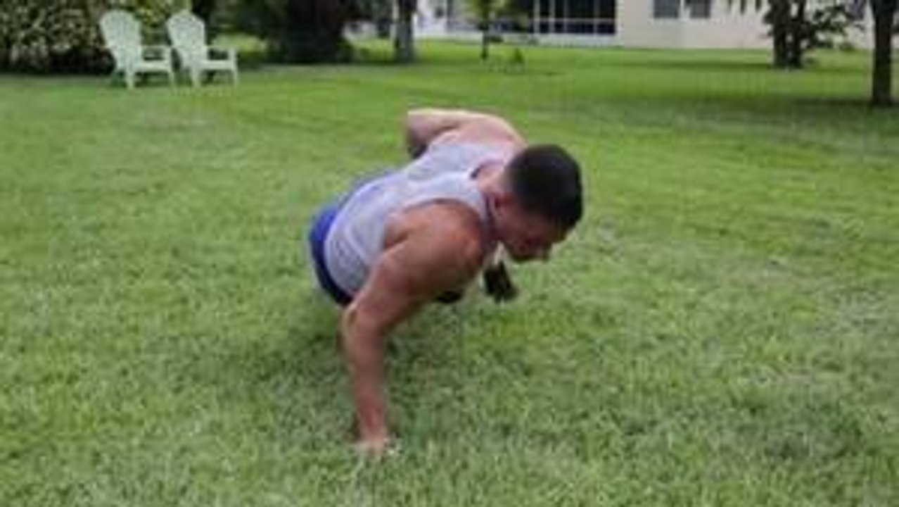 Einarmige Liegestütze: Mit dieser Technik lernen Sie, wie man einarmige Liegestütze richtig macht