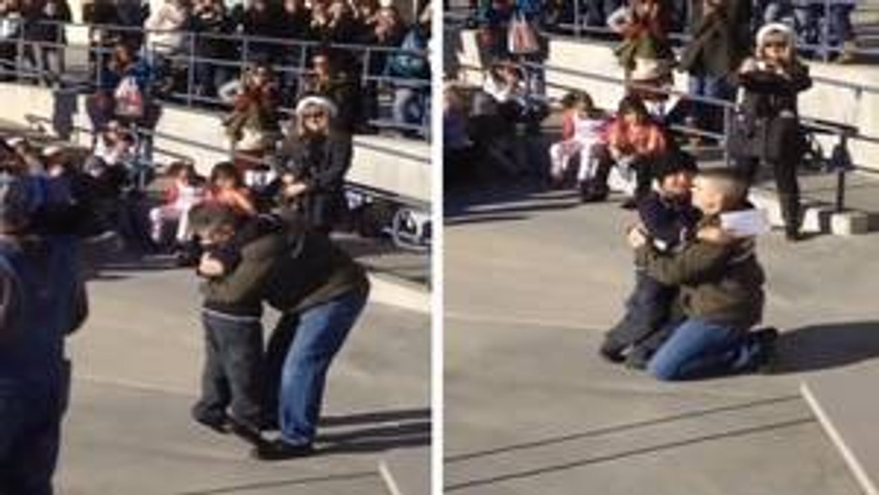 Dieser Junge hat seinen Vater seit Monaten nicht mehr gesehen. Aber er wird das schönste Weihnachtsgeschenk bekommen.