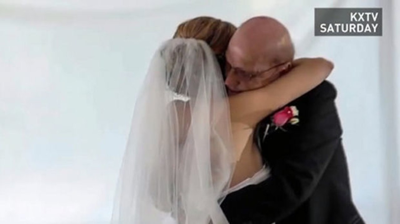 Sie organisiert eine falsche Hochzeit, um mit ihrem sterbenden Vater zu tanzen. Eine sehr berührende Überraschung.