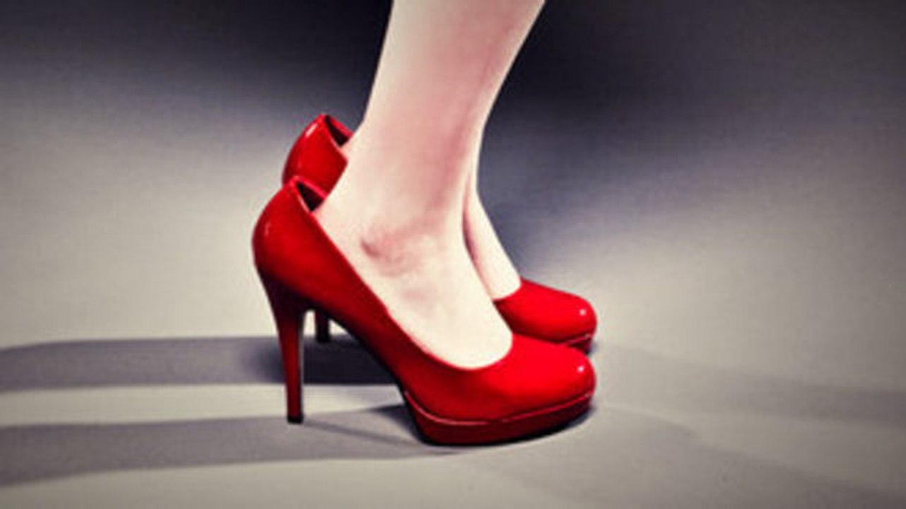 Sind Ihre Schuhe zu groß? Verkleinern Sie die mit diesem Trick um eine halbe Größe!