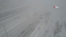 TEM'de kar yağışı nedeniyle trafik durma noktasına geldi