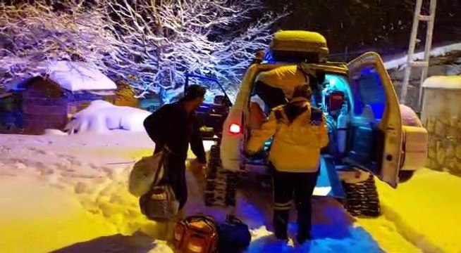 Son dakika haberi | Köyde mahsur kalan hamile kadının imdadına paletli ambulans yetişti