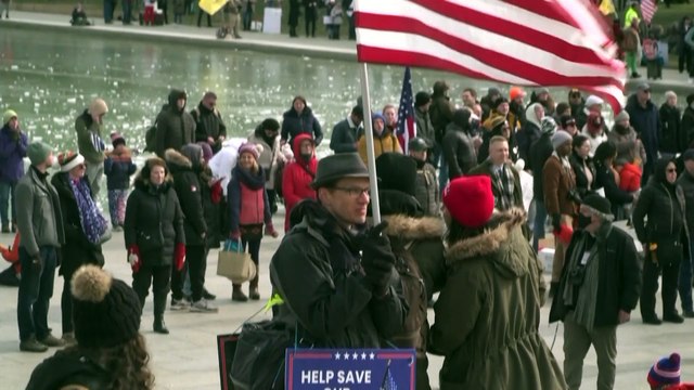 Антиваксеры выходят на улицы в США и Европе