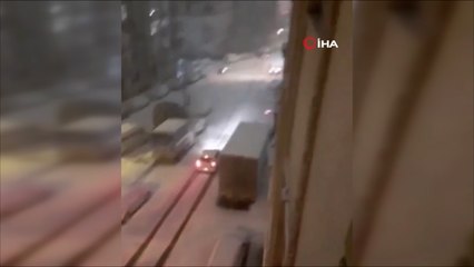 Bağcılar’da karla kaplı yolda 10 araç birbirine çarptı