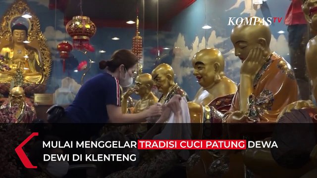 Sambut Imlek, Warga Tionghoa di Makassar Jalani Tradisi Cuci Patung Dewa Dewi
