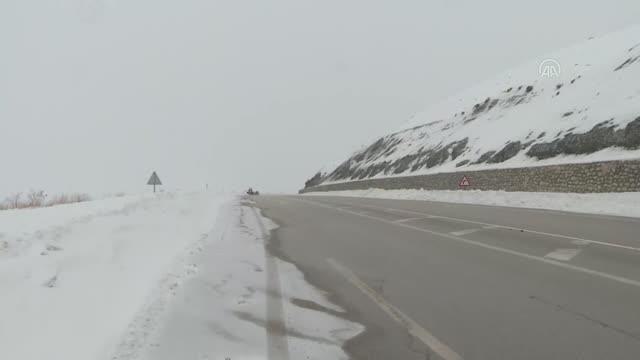 Kar yağışı etkili oluyor - Kurubaş geçidi