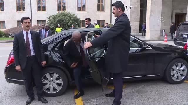 Son dakika haberi | Burkina Faso'da askeri tesislerde silah seslerinin duyulmasının ardından Cumhurbaşkanı Roch Christian Kabore'nin bir grup asker tarafından...