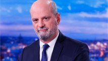 FEMME ACTUELLE - Jean-Michel Blanquer à Ibiza : des militants en maillots de bain parodient le ministre