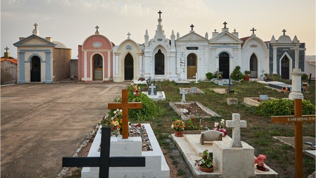 FEMME ACTUELLE - Qui veut être mon associé ? : un candidat choque les juges avec son projet insolite pour moderniser les cimetières