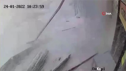 Gaziantep'te pazar yerinin çökme anı kamerada