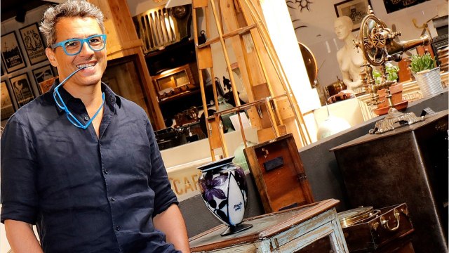 FEMME ACTUELLE - Julien Cohen : coup dur pour l’ancien acheteur de l’émission Affaire Conclue