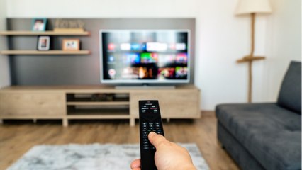 FEMME ACTUELLE - Certaines chaînes changent l'horaire de leur prime time : découvrez pourquoi
