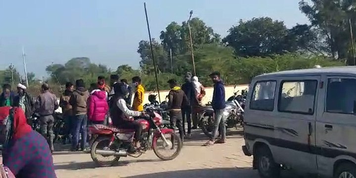 Accident : अज्ञात वाहन ने बाइक सवार दो जनों को कुचला