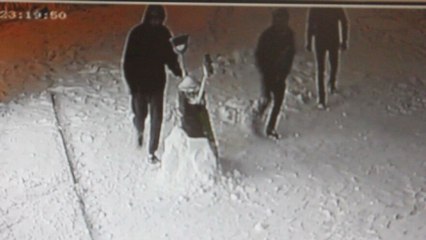 İşyeri önündeki kardan adamı alıp kaçtılar: ‘Eğlence için yaptık’