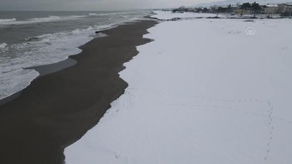 Karla kaplı plajlar drone ile görüntülendi