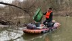 «C’est la variété des déchets qui nous étonne»: en mission avec les nettoyeurs en paddle de la Seine