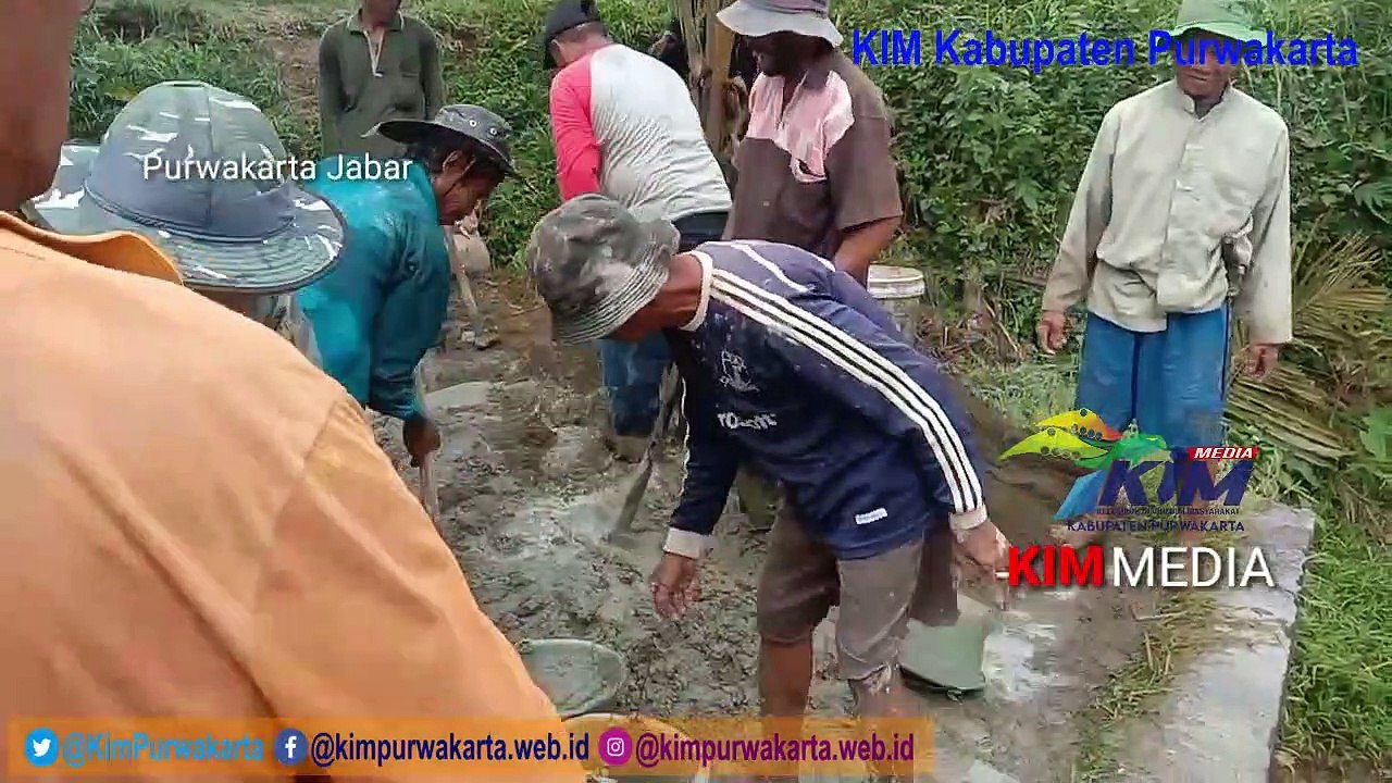 Mantap! Cara Swadaya, Warga Bahu-membahu Perbaiki Saluran Irigasi Induk Ciherang