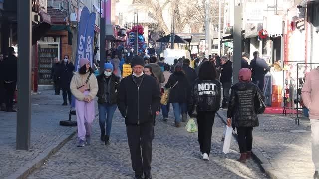İstanbul'da kar, Edirne'de bahar- Güneşi gören Edirneliler pikniğe koştu