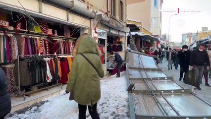 Yoğun kar yağışı nedeniyle çöken sundurmanın altında kalan kadın, yaralandı