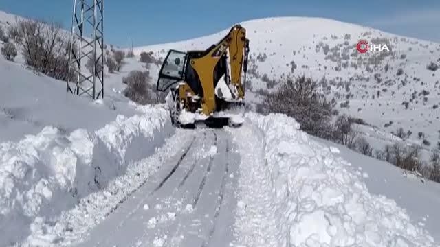 Gercüş'te tipide yolu kapanan köylerdeki hastaların imdadına yardım ekipleri koşuyor