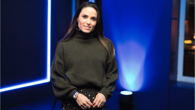 VOICI : Capucine Anav fiancée ? Cette photo qui sème le doute