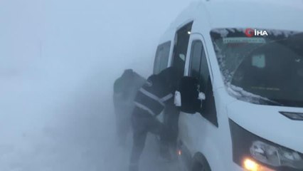 Sibirya değil Tufanbeyli... İşçi servisi tipide yolda kaldı