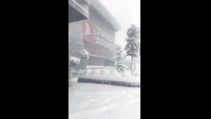 İstanbul Havalimanı'nda kar felaketi: "Allah yardımcımız olsun"