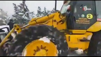 Antalya’da kar yağışı etkili oluyor