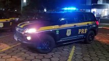 PRF encontra revólver durante abordagem em Cascavel; três foram detidos