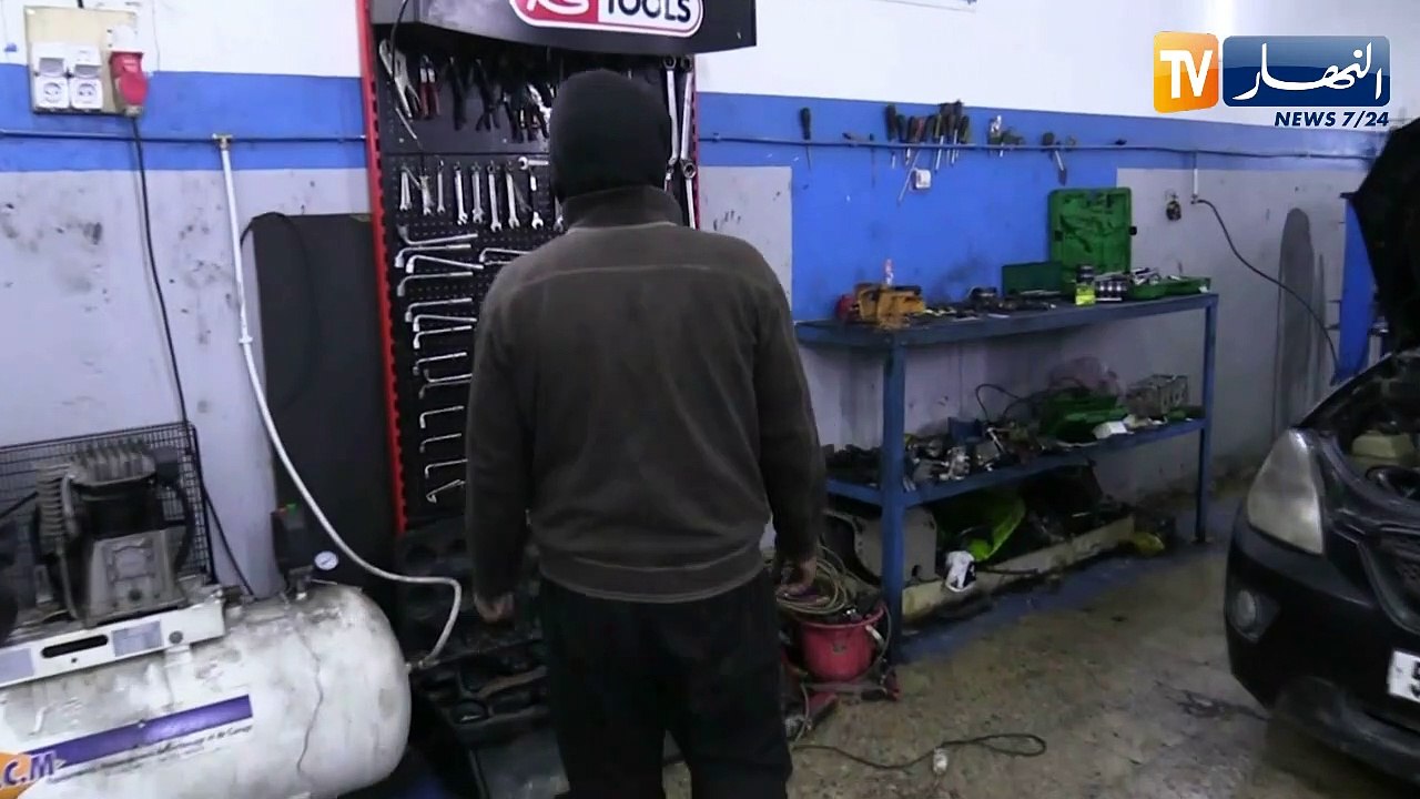 مجتمع: توفيق ومحمد.. ميكانيكيان يعيدان الحياة للمركبات القديمة