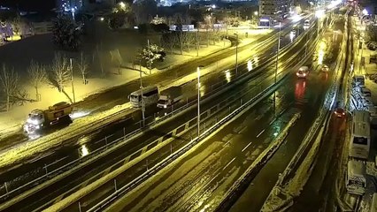 Download Video: İBB: Sorumluluk alanımızdaki ana arterlerdeki yolların büyük çoğunluğu trafiğe açıldı