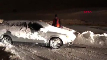 İSTANBUL'DA YOLLARDA MAHSUR KALAN 3 BİN 180 KİŞİ OTELLERE YERLEŞTİRİLDİ