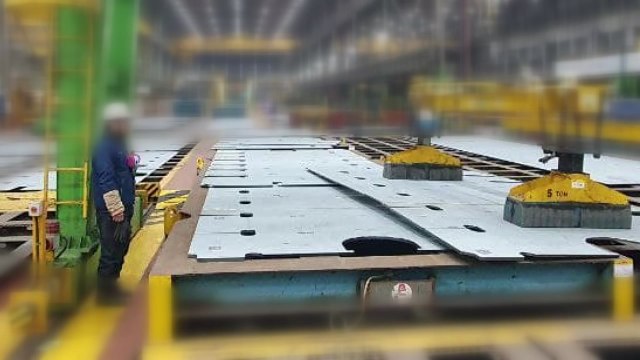 현대중 노동자 사망에 노조, 크레인 작업 중단 요구...회사, 재발 방지책 마련 / YTN