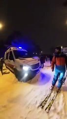 İstanbul'da ilginç görüntü! Herkes yolda kaldı, bir tek o kalmadı!