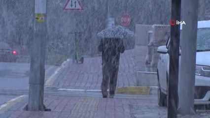 Antalya kent merkezine 29 yıl sonra kar yağdı