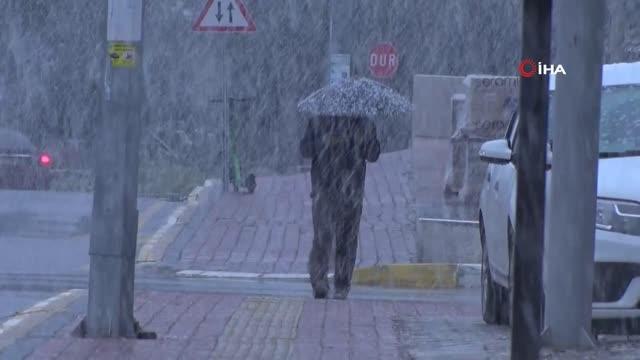 Antalya kent merkezine 29 yıl sonra kar yağdı