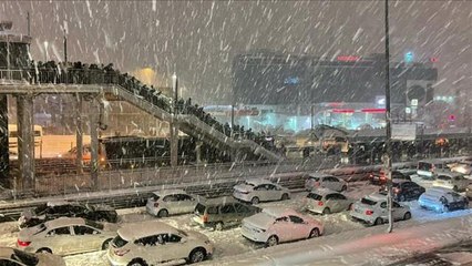 Descargar video: İstanbul metrobüs açık mı? İETT Metrobüs seferleri iptal mi?