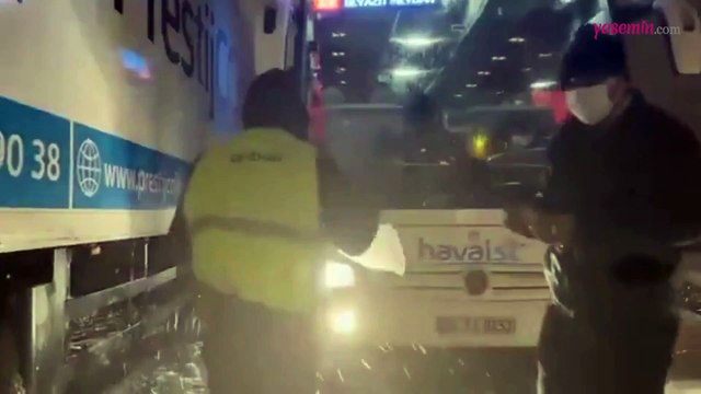 İBB'nin yapamadığını Haluk Levent yaptı! Karda yolda kalanlara koştu