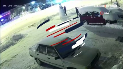 Yozgat'ta kardan adamı önce dövdüler ardından şapkasını çaldılar