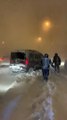 Forte nevão causa o caos nas estradas de Istambul na Turquia