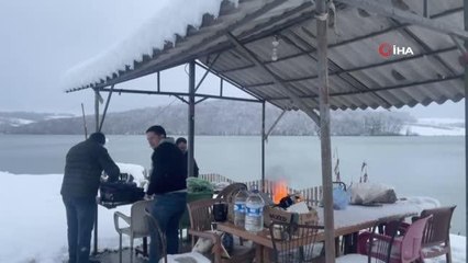 Son dakika haberi! Karın keyfini Reisler Gölü'nde çıkarttılar