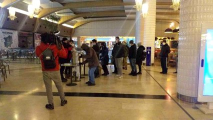 3 bin kişi AVM'de sabahladı